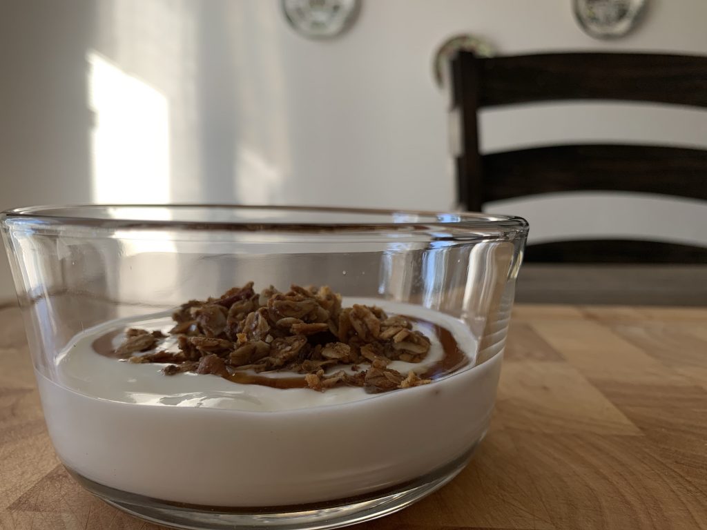 yogurt with granola